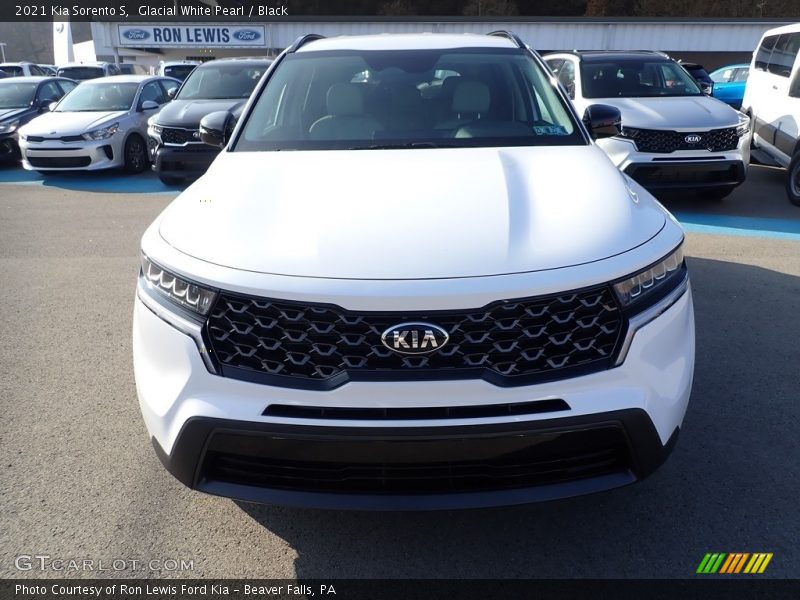Glacial White Pearl / Black 2021 Kia Sorento S