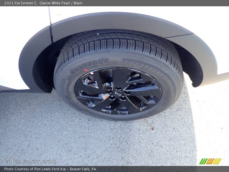 Glacial White Pearl / Black 2021 Kia Sorento S