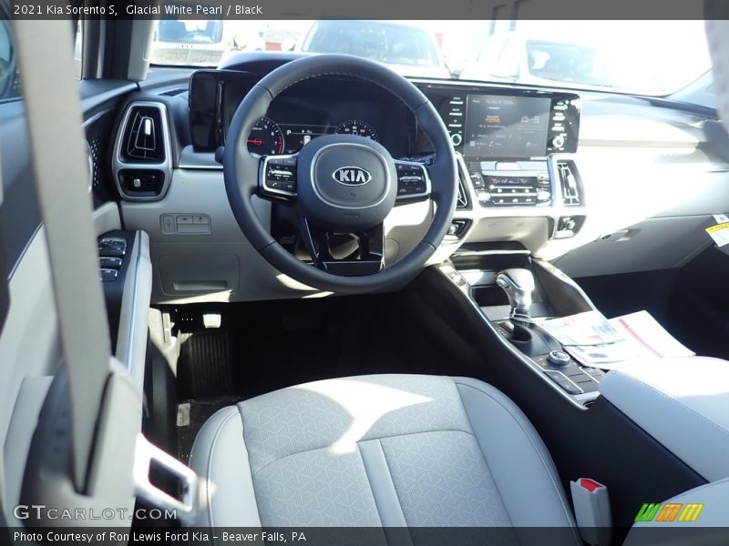 Glacial White Pearl / Black 2021 Kia Sorento S