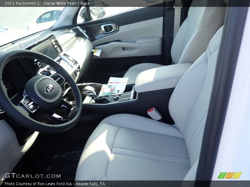 Glacial White Pearl / Black 2021 Kia Sorento S