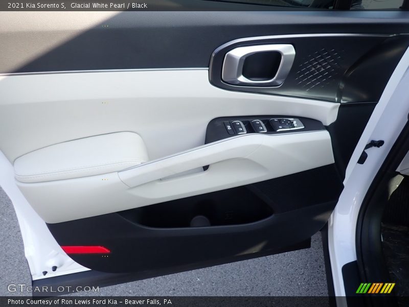 Glacial White Pearl / Black 2021 Kia Sorento S