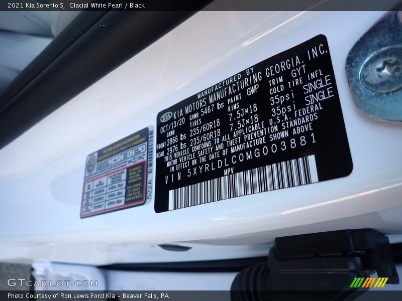 Glacial White Pearl / Black 2021 Kia Sorento S