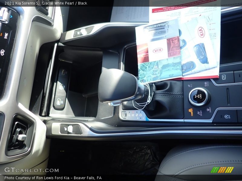 Glacial White Pearl / Black 2021 Kia Sorento S