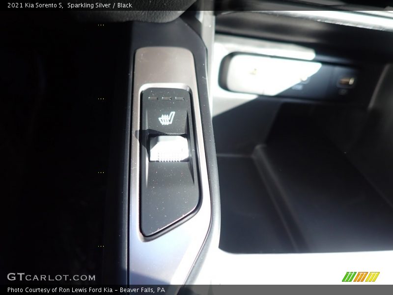Sparkling Silver / Black 2021 Kia Sorento S