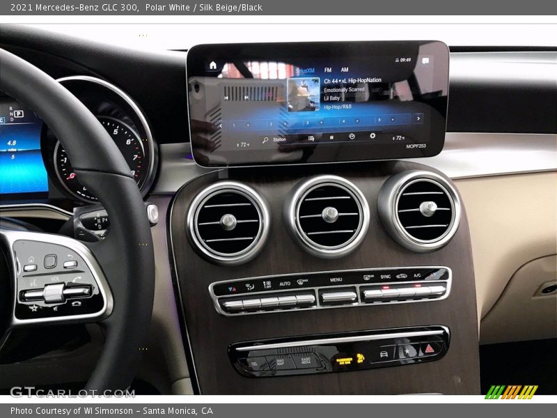 Polar White / Silk Beige/Black 2021 Mercedes-Benz GLC 300