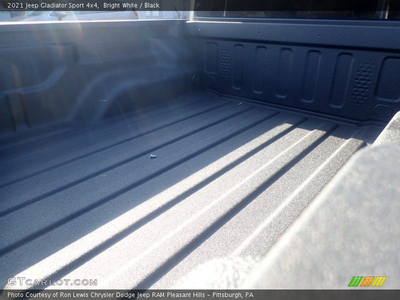 Bright White / Black 2021 Jeep Gladiator Sport 4x4