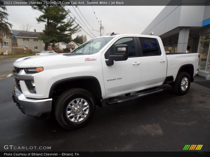 Front 3/4 View of 2021 Silverado 2500HD LT Crew Cab 4x4