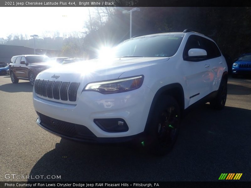 Bright White / Black 2021 Jeep Cherokee Latitude Plus 4x4