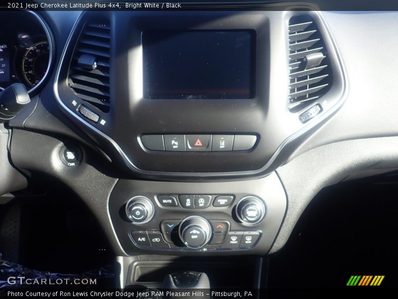 Bright White / Black 2021 Jeep Cherokee Latitude Plus 4x4