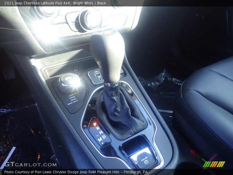 Bright White / Black 2021 Jeep Cherokee Latitude Plus 4x4