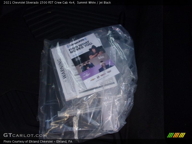 Summit White / Jet Black 2021 Chevrolet Silverado 1500 RST Crew Cab 4x4