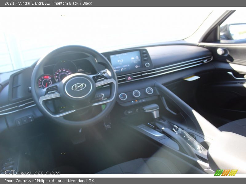 Phantom Black / Black 2021 Hyundai Elantra SE