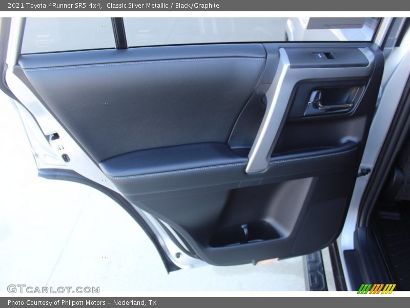 Classic Silver Metallic / Black/Graphite 2021 Toyota 4Runner SR5 4x4
