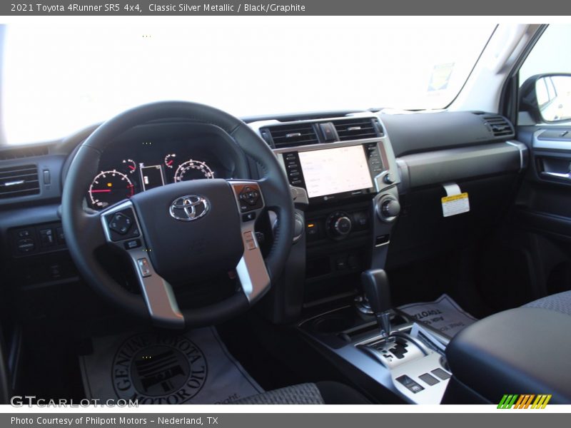 Classic Silver Metallic / Black/Graphite 2021 Toyota 4Runner SR5 4x4