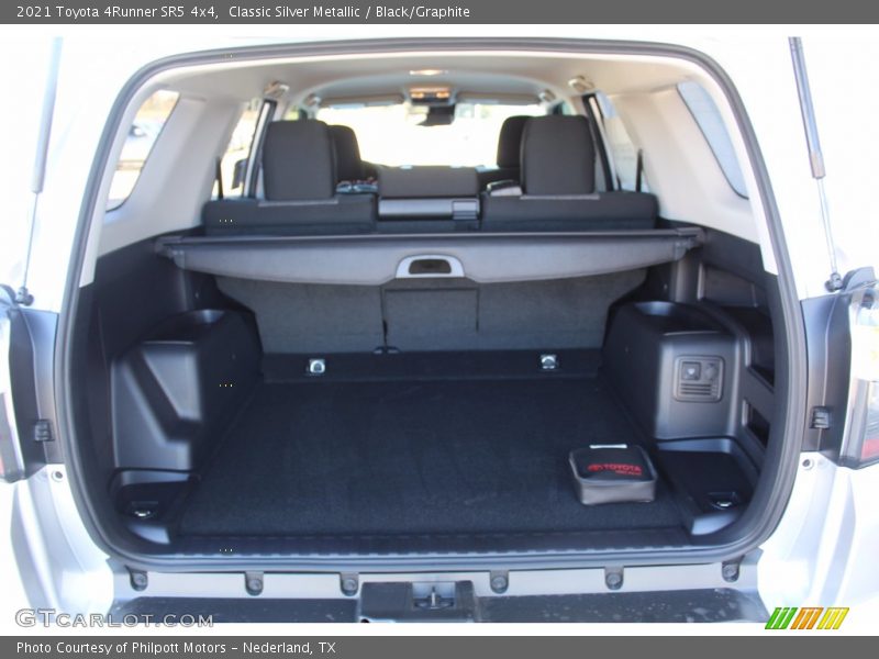 Classic Silver Metallic / Black/Graphite 2021 Toyota 4Runner SR5 4x4