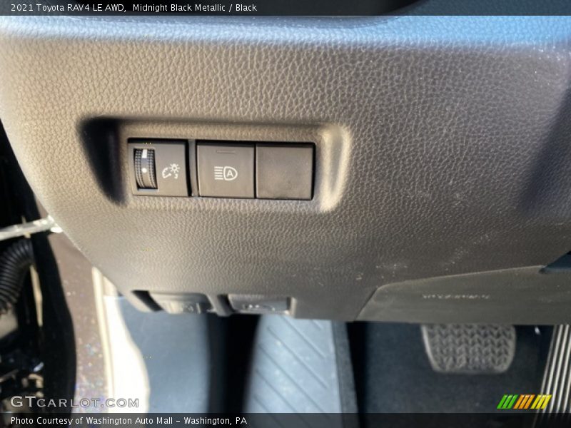 Midnight Black Metallic / Black 2021 Toyota RAV4 LE AWD