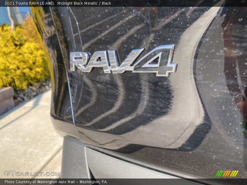 Midnight Black Metallic / Black 2021 Toyota RAV4 LE AWD