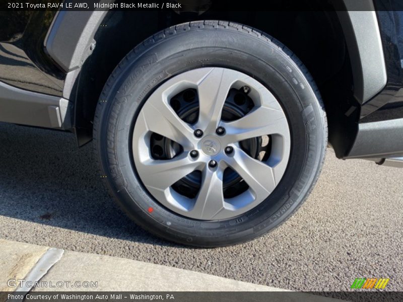 Midnight Black Metallic / Black 2021 Toyota RAV4 LE AWD