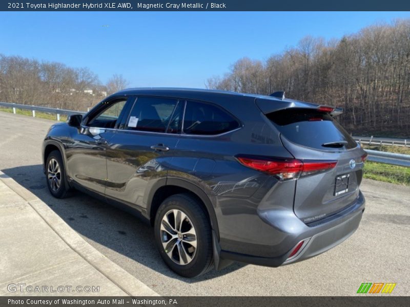 Magnetic Gray Metallic / Black 2021 Toyota Highlander Hybrid XLE AWD