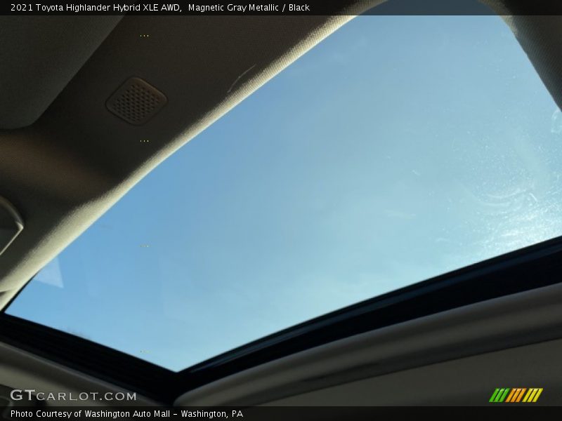 Magnetic Gray Metallic / Black 2021 Toyota Highlander Hybrid XLE AWD