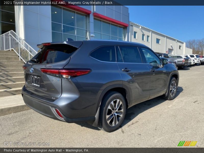 Magnetic Gray Metallic / Black 2021 Toyota Highlander Hybrid XLE AWD