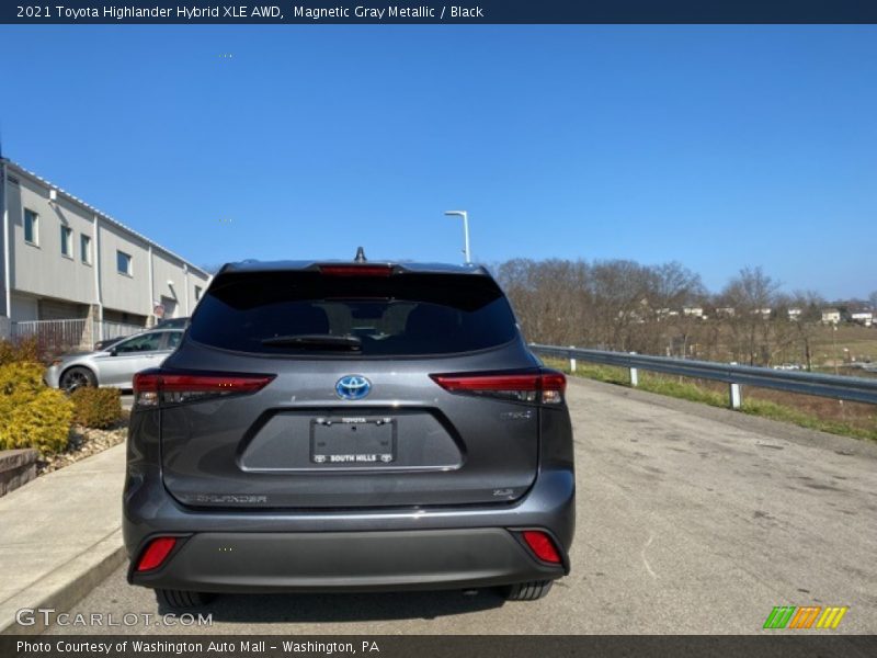 Magnetic Gray Metallic / Black 2021 Toyota Highlander Hybrid XLE AWD