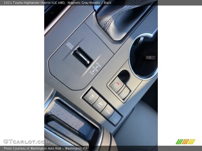 Magnetic Gray Metallic / Black 2021 Toyota Highlander Hybrid XLE AWD