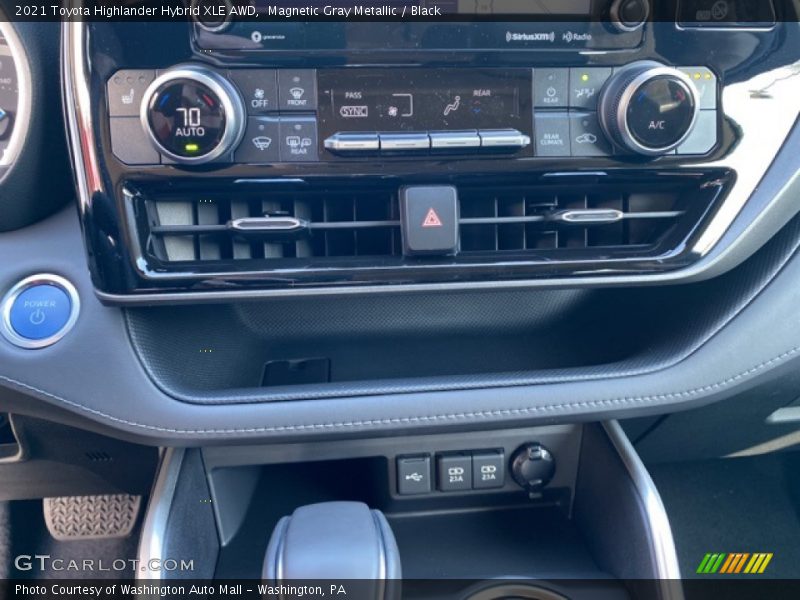 Magnetic Gray Metallic / Black 2021 Toyota Highlander Hybrid XLE AWD