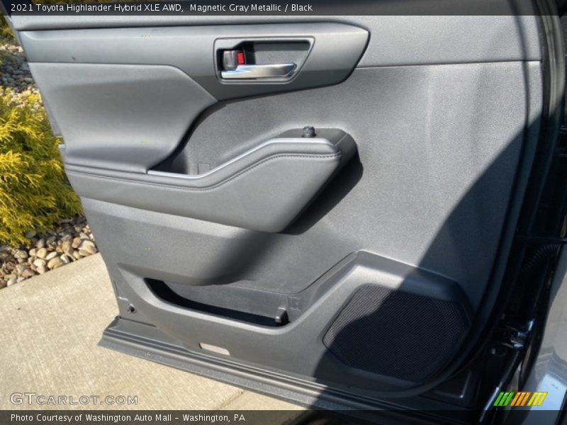 Magnetic Gray Metallic / Black 2021 Toyota Highlander Hybrid XLE AWD