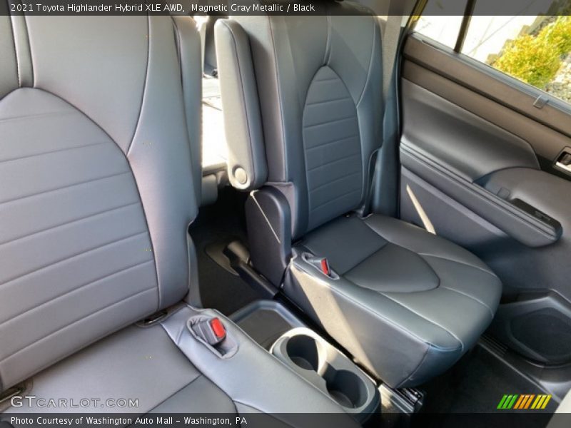 Magnetic Gray Metallic / Black 2021 Toyota Highlander Hybrid XLE AWD