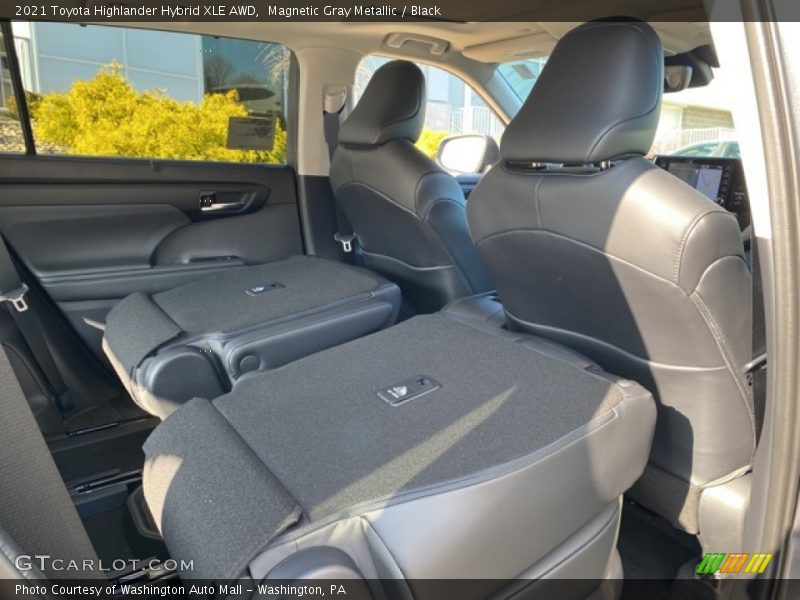 Magnetic Gray Metallic / Black 2021 Toyota Highlander Hybrid XLE AWD