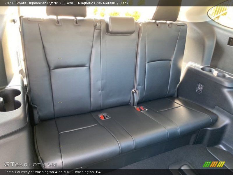Magnetic Gray Metallic / Black 2021 Toyota Highlander Hybrid XLE AWD