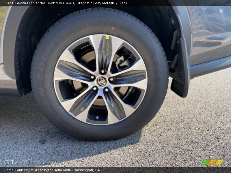 Magnetic Gray Metallic / Black 2021 Toyota Highlander Hybrid XLE AWD
