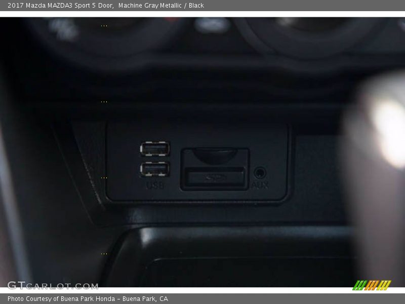 Machine Gray Metallic / Black 2017 Mazda MAZDA3 Sport 5 Door