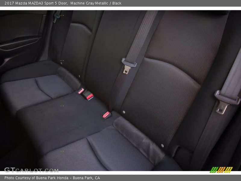 Machine Gray Metallic / Black 2017 Mazda MAZDA3 Sport 5 Door