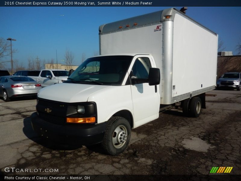 Front 3/4 View of 2016 Express Cutaway 3500 Moving Van
