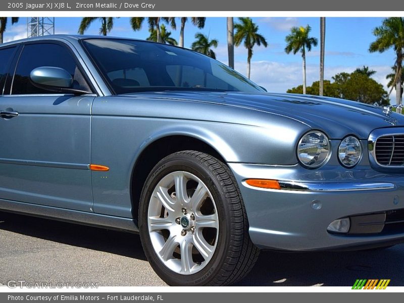 Zircon Metallic / Dove Grey 2005 Jaguar XJ XJ8 L