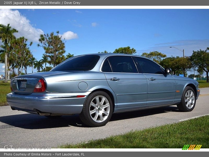 Zircon Metallic / Dove Grey 2005 Jaguar XJ XJ8 L