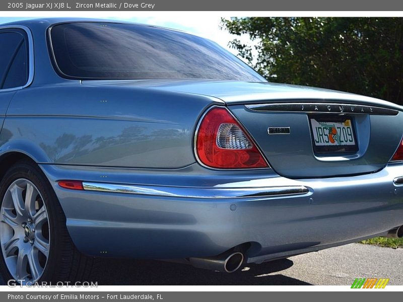 Zircon Metallic / Dove Grey 2005 Jaguar XJ XJ8 L