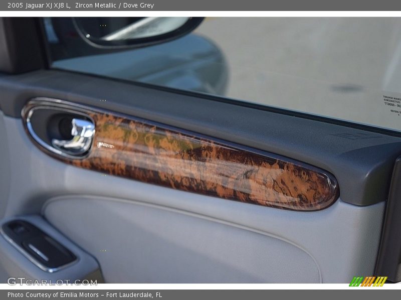 Zircon Metallic / Dove Grey 2005 Jaguar XJ XJ8 L