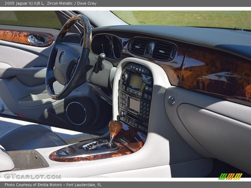 Zircon Metallic / Dove Grey 2005 Jaguar XJ XJ8 L