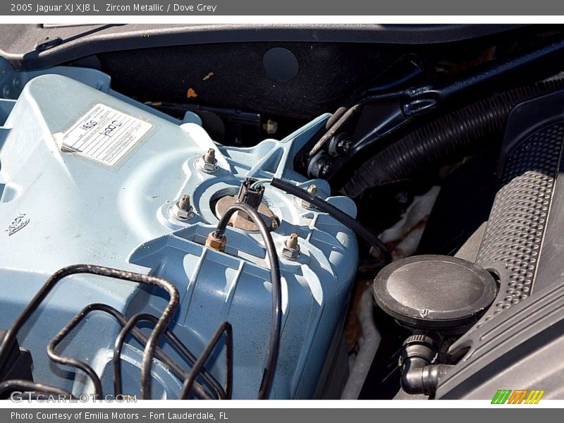 Zircon Metallic / Dove Grey 2005 Jaguar XJ XJ8 L