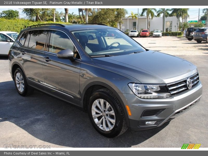 Platinum Gray Metallic / Titan Black 2018 Volkswagen Tiguan SE
