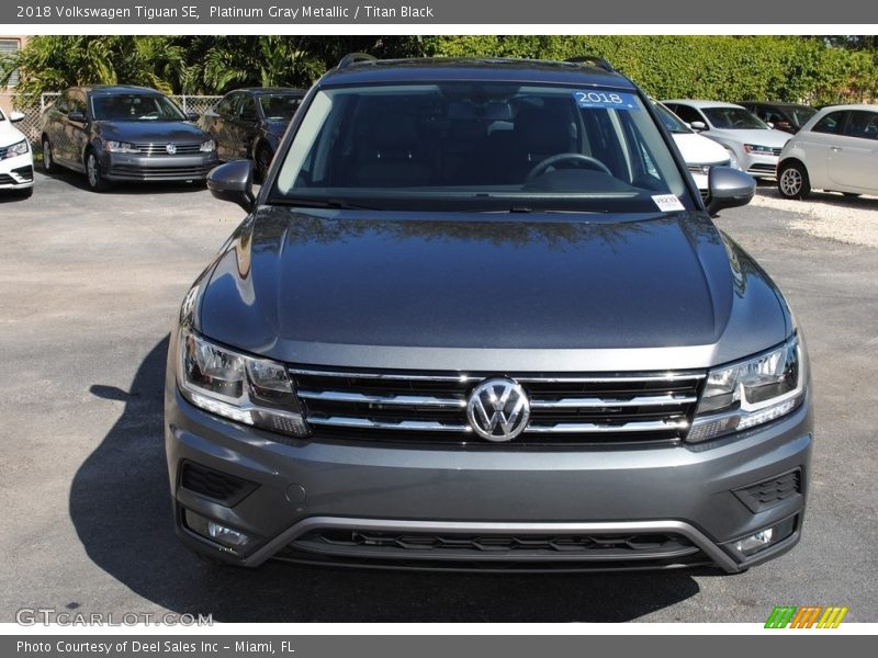 Platinum Gray Metallic / Titan Black 2018 Volkswagen Tiguan SE