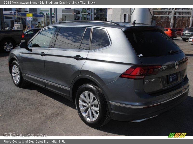 Platinum Gray Metallic / Titan Black 2018 Volkswagen Tiguan SE