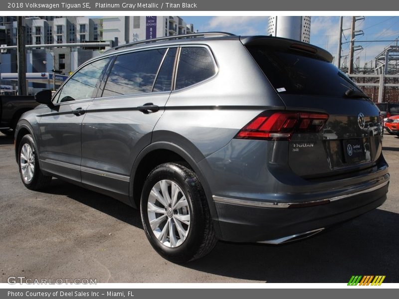 Platinum Gray Metallic / Titan Black 2018 Volkswagen Tiguan SE