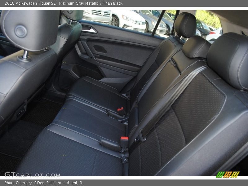 Platinum Gray Metallic / Titan Black 2018 Volkswagen Tiguan SE