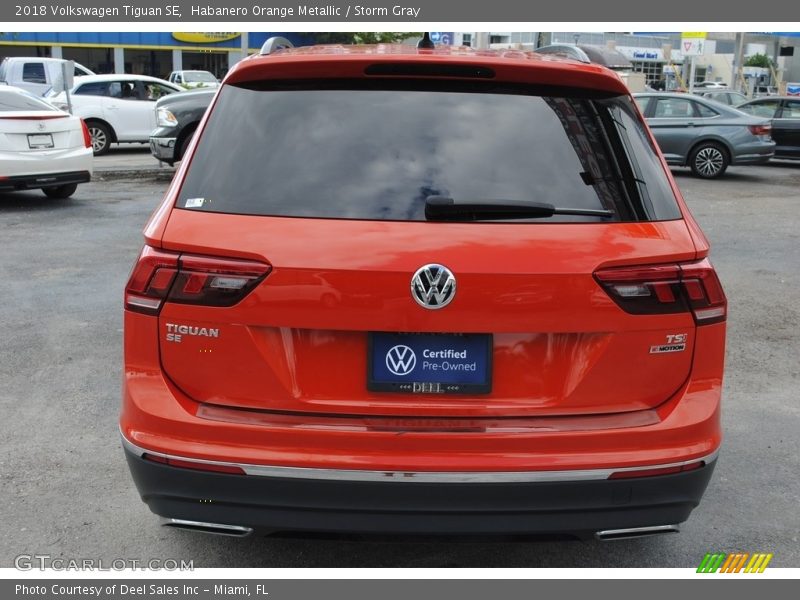 Habanero Orange Metallic / Storm Gray 2018 Volkswagen Tiguan SE