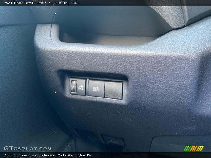 Super White / Black 2021 Toyota RAV4 LE AWD
