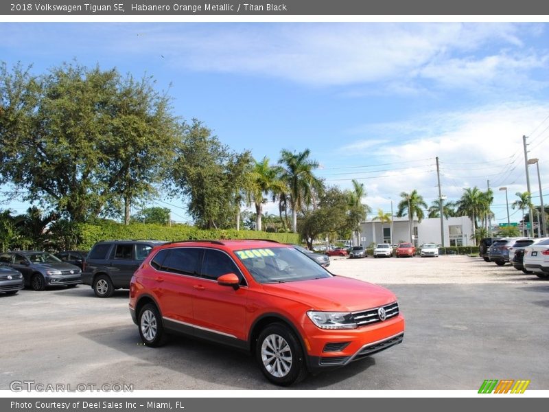 Habanero Orange Metallic / Titan Black 2018 Volkswagen Tiguan SE